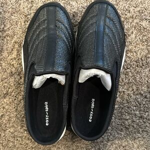 Easy Spirit Women's Traveltime 528 Sneaker Mule